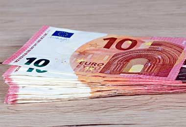 Евросоюз запретил поставлять банкноты евро в Россию