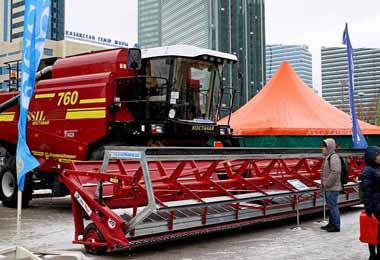 Комбайн белорусско-казахстанского производства представили в Нур-Султане