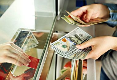 Физлица в Беларуси остаются чистыми продавцами иностранной валюты — Нацбанк