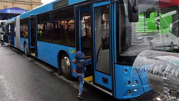 МАЗ представил низкопольный автобус особо большой вместимости МАЗ-216 на транспортном фестивале в Санкт-Петербурге