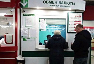 Физлица в Беларуси остаются чистыми продавцами валюты — Нацбанк