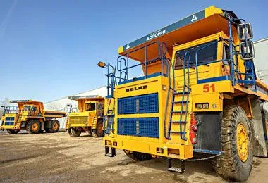 БелАЗ поставил девять карьерных самосвалов единственному в Беларуси предприятию по добыче и переработке доломитового сырья