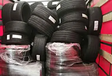 Незаконный ввоз автомобильных шин и сантехники из Польши пресекли белорусские таможенники