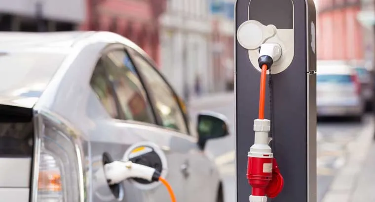  Предполагается также установка 25 супербыстрых электрозарядных комплексов в городах областного подчинения и г. Минске, а также на основных автомагистралях с расстоянием между двумя ближайшими станциями 120−150 километров. Фото uprom.info