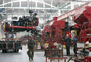 Гомсельмаш планирует запустить выпуск свеклоуборочных комбайнов и пресс-подборщиков