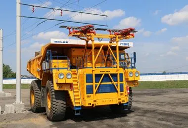 Автозавод представил новую модель первого самосвала БЕЛАЗ-7530Е в дизель-троллейном исполнении