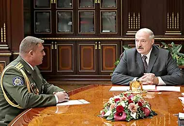 Юрий Назаренко назначен командующим внутренними войсками Беларуси Юрий Назаренко назначен командующим внутренними войсками Беларуси