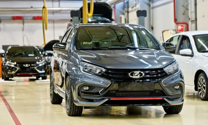 Российский АвтоВАЗ запустил производство LADA Vesta Sport нового поколения