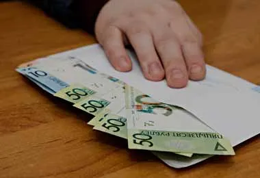 Выплаты зарплаты «в конверте» службой такси выявлены в Могилеве