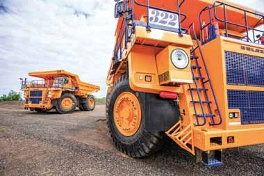 БелАЗ поставил три новых 130-тонных самосвала в Украину БелАЗ поставил три новых 130-тонных самосвала в Украину