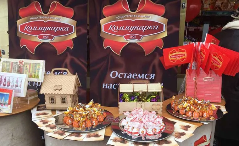 Ежегодно «Коммунарка" выпускает до 25 тыс т продукции - более 200 наименований кондитерских изделий. Фото kommunarka.by