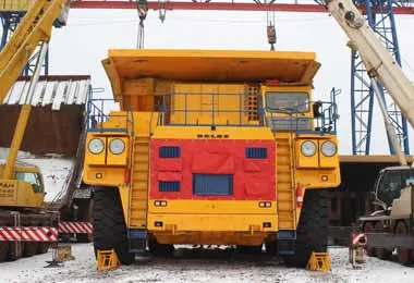 БелАЗ поставил два новых карьерных 220-тонных самосвала для Михайловского ГОК