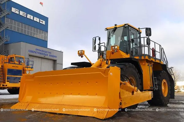 БелАЗ начал заводские испытания нового 50-тонного бульдозера