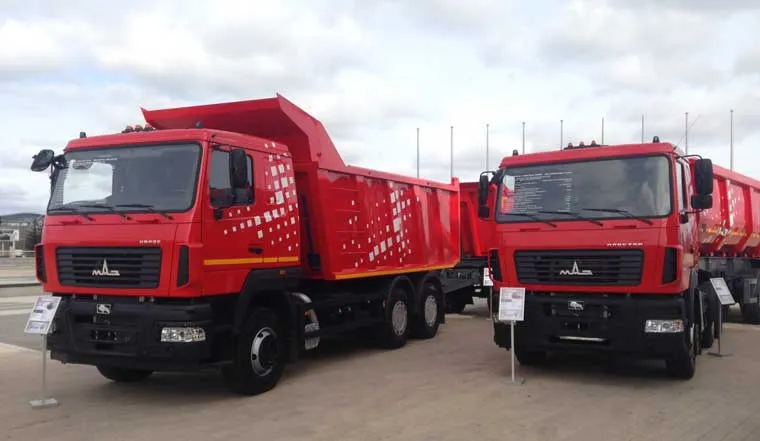 На выставке BUDEXPO-2019 Минский автозавод представил самосвальные автопоезда МАЗ-643028 и МАЗ-6516С9 с самосвальными полуприцепами.