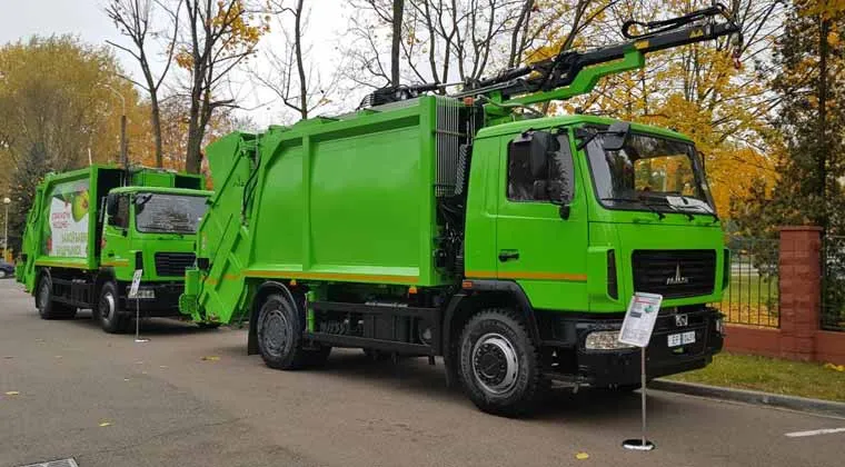 МАЗ представил новые модели мусоровозов на выставке ЖКХ