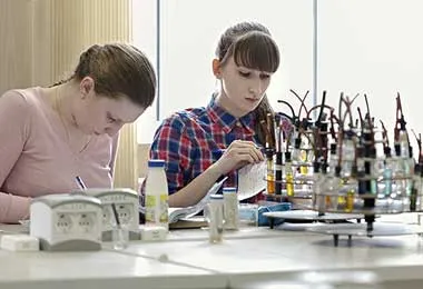 Лукашенко выделил почти 160 тыс бел руб на поддержку одаренных учащихся и студентов