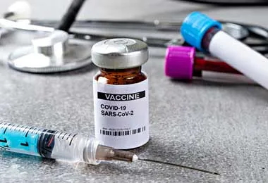 Лукашенко не видит смысла завозить в Беларусь новые вакцины от коронавируса