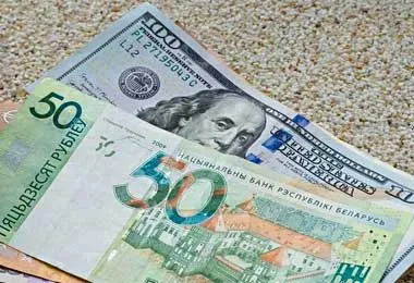Белорусский рубль ослаб к доллару на открытии торгов БВФБ 1 декабря